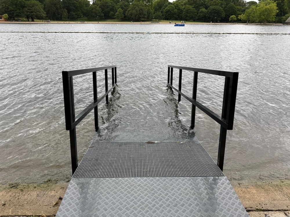 Non-slip swimming access ramp